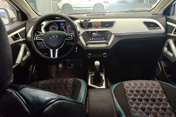 Used JAC Group Refine S2 2015 1.5L Manual Luxury Smart Model Center Console