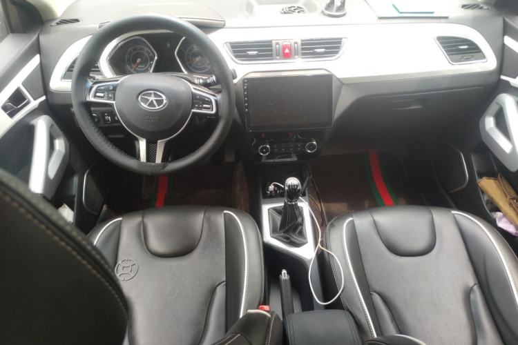 Used JAC Group Refine S2 2015 1.5L Manual Luxury Model Center Console