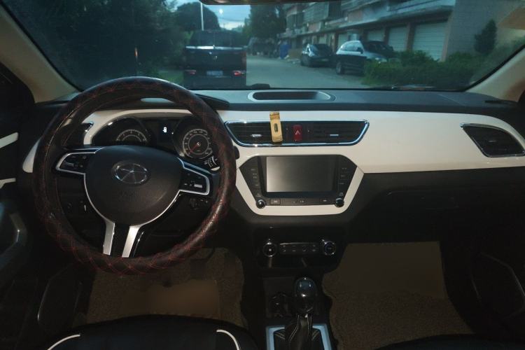 Used JAC Group Refine S2 2015 1.5L Manual Luxury Smart Model Center Console
