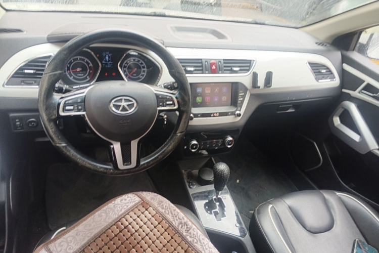 Used JAC Group Refine S2 2015 1.5L CVT Luxury Smart Version Center Console