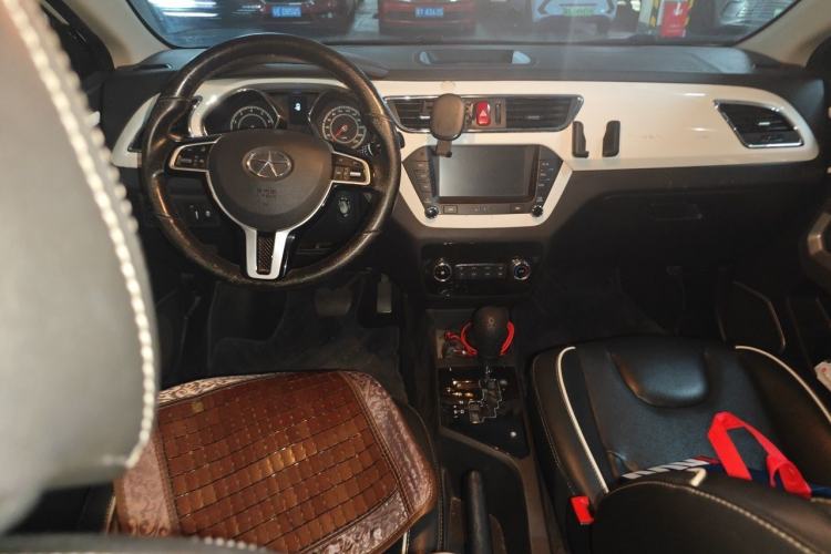 Used JAC Group Refine S2 2015 1.5L CVT Luxury Smart Version Center Console