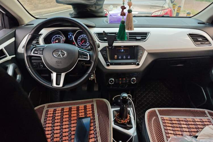 Used JAC Group Refine S2 2015 1.5L Manual Luxury Smart Model Center Console