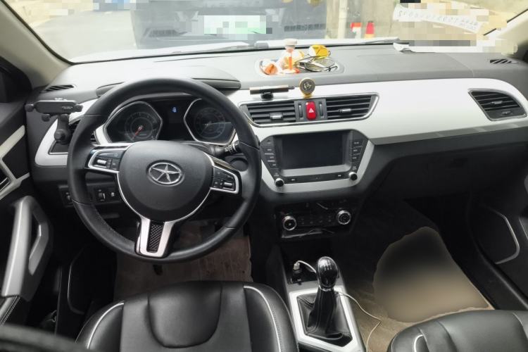 Used JAC Group Refine S2 2015 1.5L Manual Luxury Smart Model Center Console