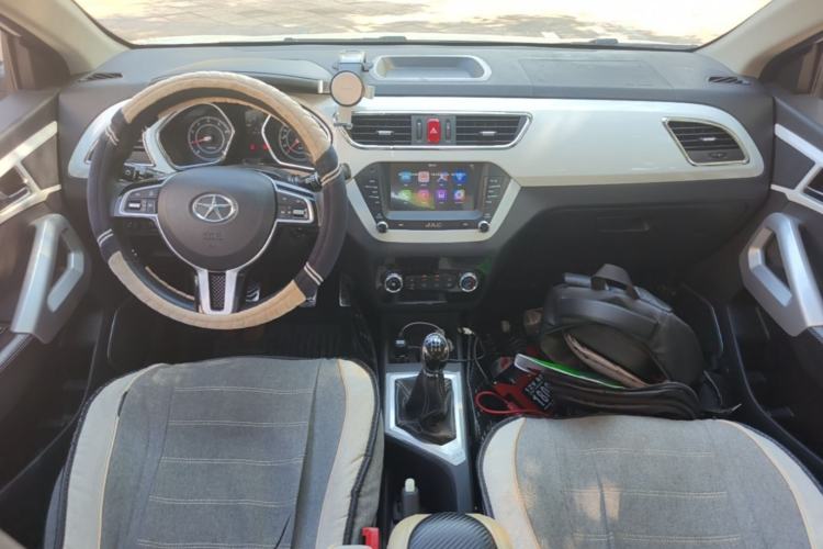 Used JAC Group Refine S2 2015 1.5L Manual Luxury Model Center Console