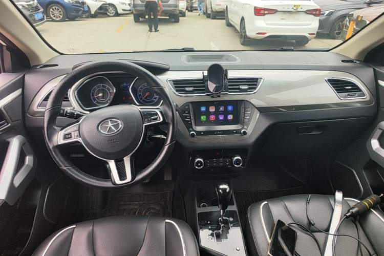 Used JAC Group Refine S2 2015 1.5L CVT Luxury Smart Version Center Console