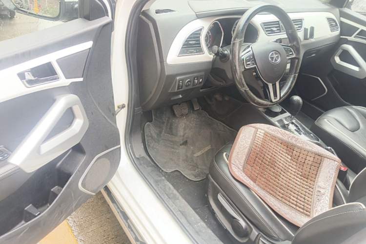 Used JAC Group Refine S2 2015 1.5L CVT Luxury Smart Version Driver Seat