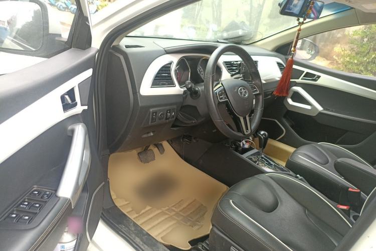 Used JAC Group Refine S2 2015 1.5L CVT Luxury Smart Version Driver Seat