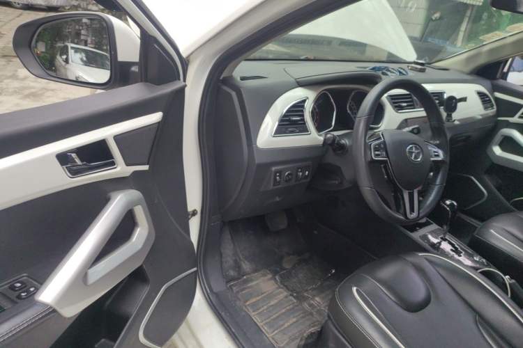 Used JAC Group Refine S2 2015 1.5L CVT Luxury Smart Version Driver Seat