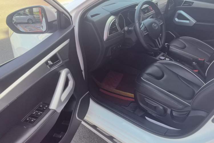 Used JAC Group Refine S2 2015 1.5L CVT Luxury Smart Version Driver Seat