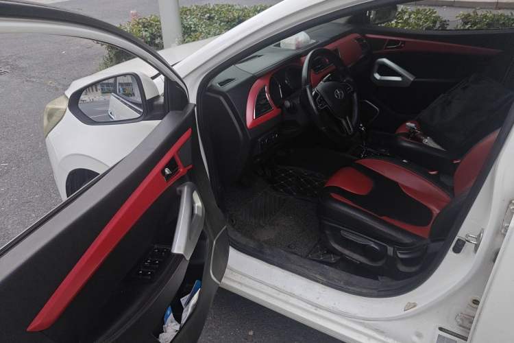 Used JAC Group Refine S2 2015 1.5L CVT Luxury Smart Version Driver Seat