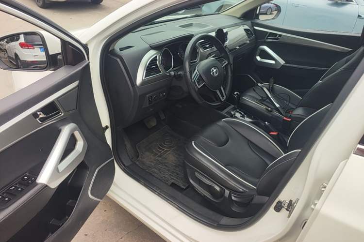 Used JAC Group Refine S2 2015 1.5L CVT Luxury Smart Version Driver Seat