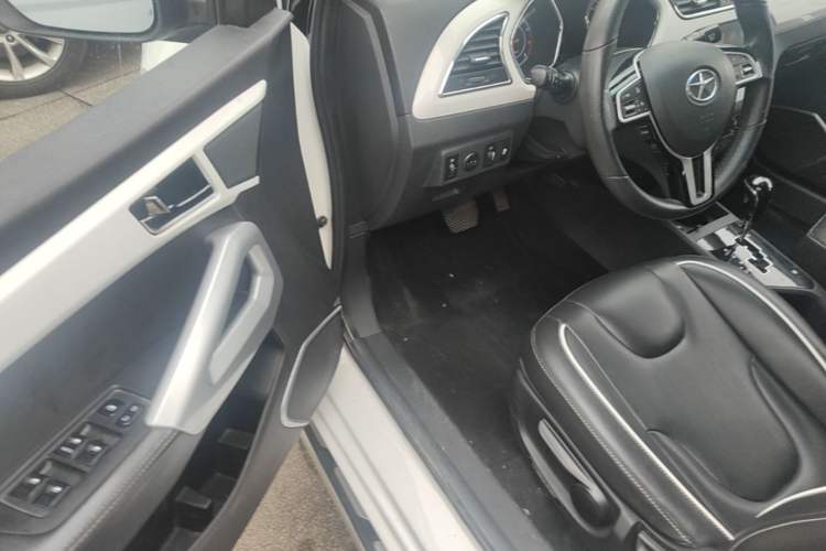 Used JAC Group Refine S2 2015 1.5L CVT Luxury Smart Version Driver Seat