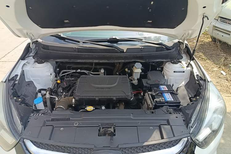 Used JAC Group Refine S2 2015 1.5L CVT Luxury Edition Engine Bay