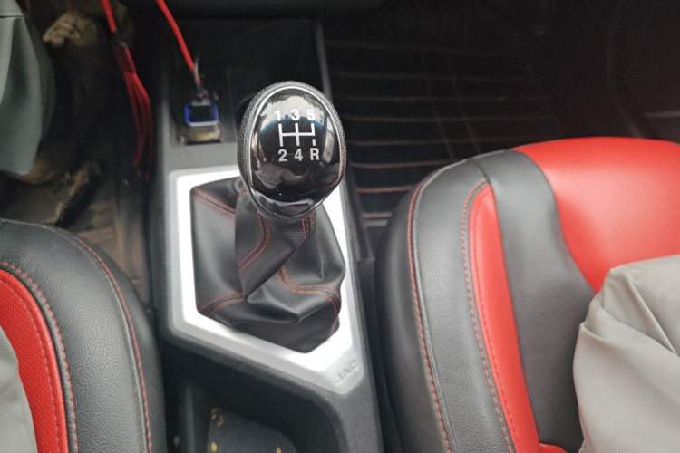 Used JAC Group Refine S2 2015 1.5L Manual Luxury Smart Model Gear Lever