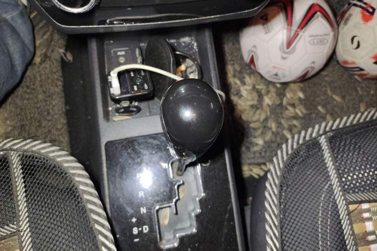 Used JAC Group Refine S2 2015 1.5L CVT Luxury Edition Gear Lever