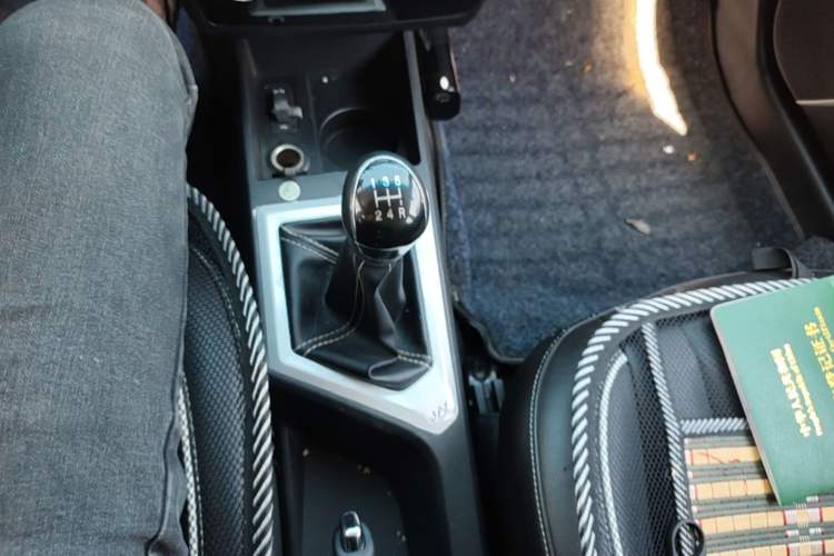 Used JAC Group Refine S2 2015 1.5L Manual Luxury Model Gear Lever