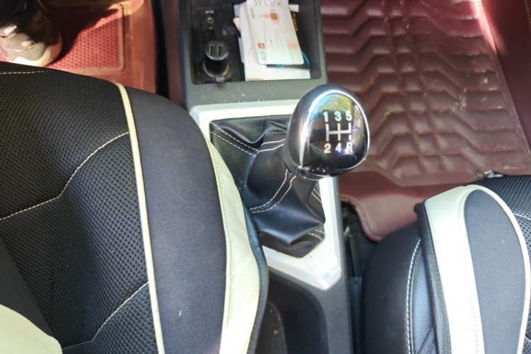 Used JAC Group Refine S2 2015 1.5L Manual Luxury Smart Model Gear Lever