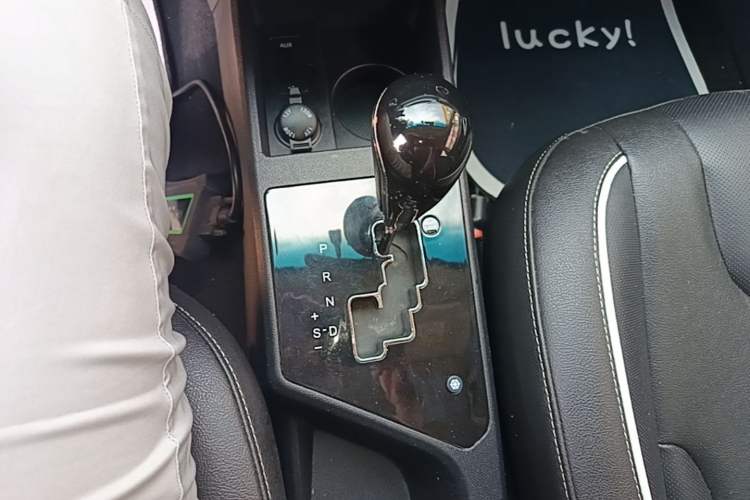 Used JAC Group Refine S2 2015 1.5L CVT Luxury Edition Gear Lever