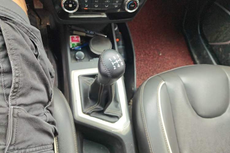 Used JAC Group Refine S2 2015 1.5L Manual Luxury Smart Model Gear Lever