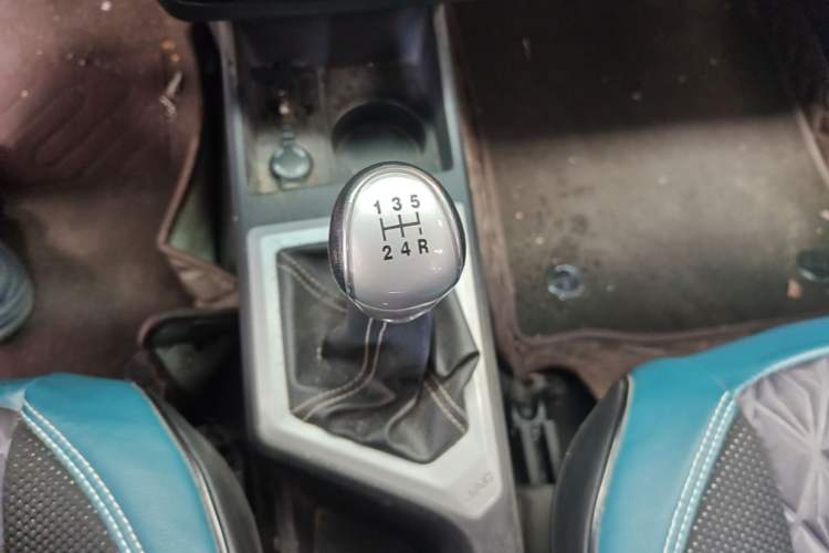 Used JAC Group Refine S2 2015 1.5L Manual Luxury Smart Model Gear Lever