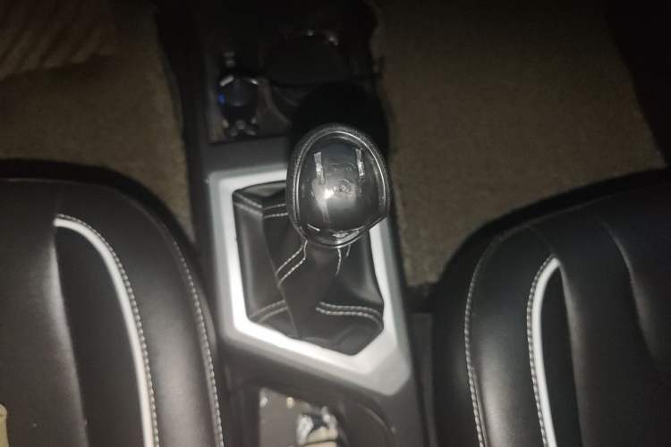 Used JAC Group Refine S2 2015 1.5L Manual Luxury Smart Model Gear Lever