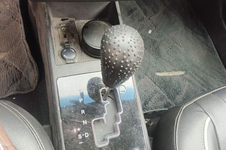 Used JAC Group Refine S2 2015 1.5L CVT Luxury Smart Version Gear Lever