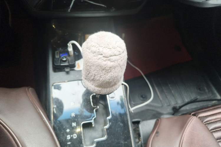 Used JAC Group Refine S2 2015 1.5L CVT Luxury Edition Gear Lever