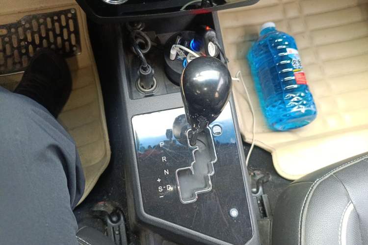 Used JAC Group Refine S2 2015 1.5L CVT Luxury Smart Version Gear Lever