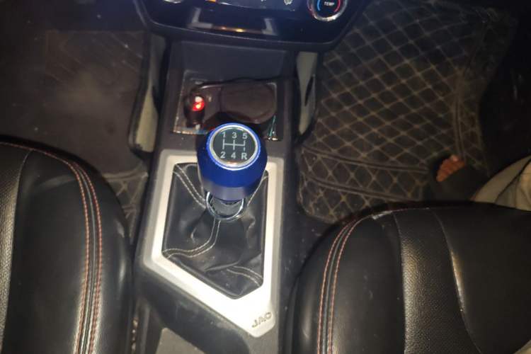 Used JAC Group Refine S2 2015 1.5L Manual Luxury Smart Model Gear Lever