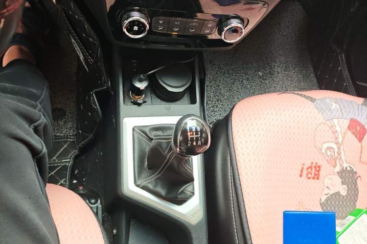 Used JAC Group Refine S2 2015 1.5L Manual Luxury Smart Model Gear Lever