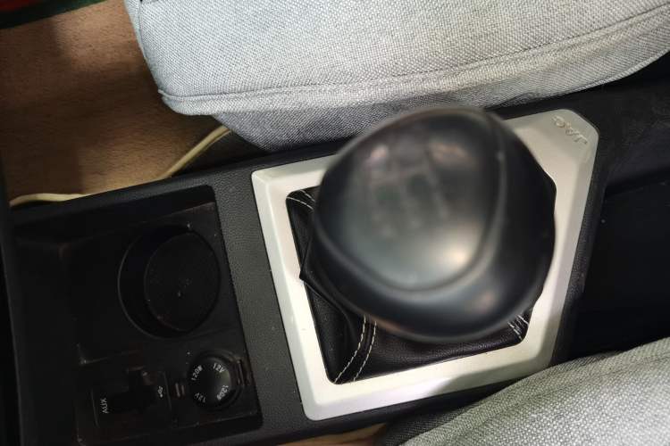 Used JAC Group Refine S2 2015 1.5L Manual Luxury Model Gear Lever