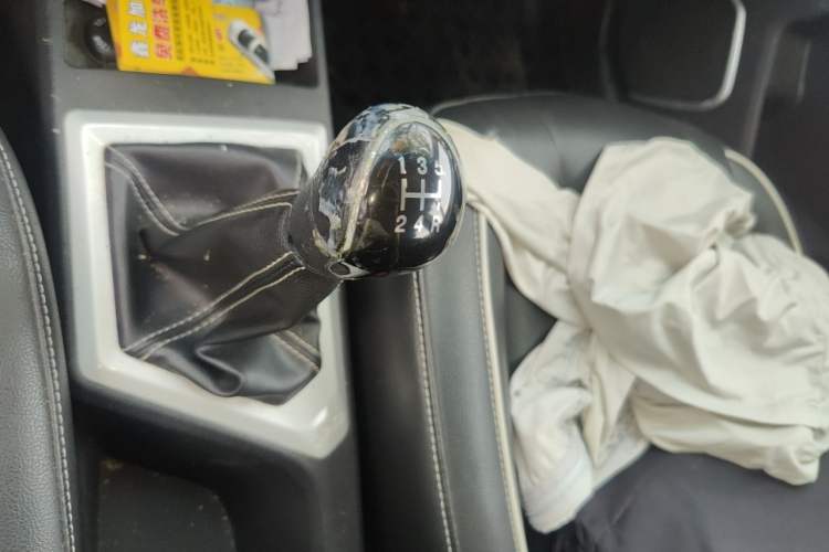 Used JAC Group Refine S2 2015 1.5L Manual Luxury Smart Model Gear Lever