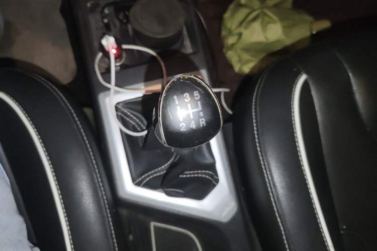Used JAC Group Refine S2 2015 1.5L Manual Luxury Smart Model Gear Lever