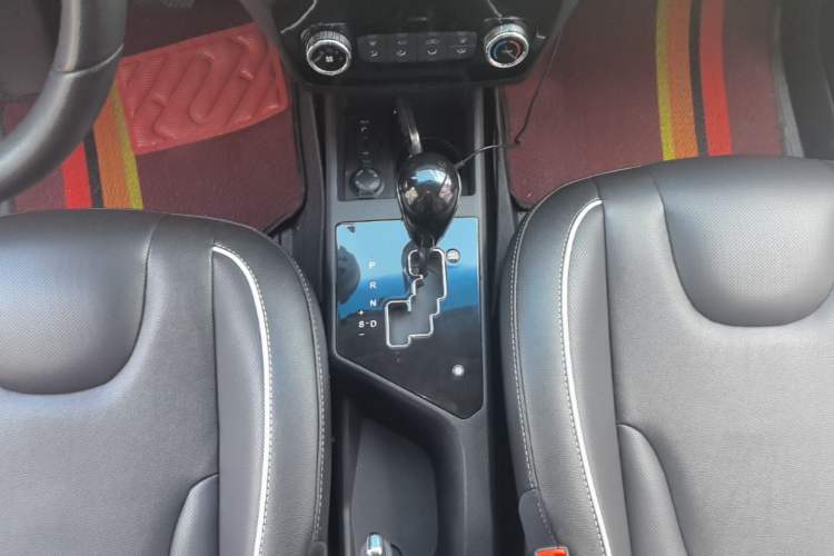 Used JAC Group Refine S2 2015 1.5L CVT Luxury Smart Version Gear Lever