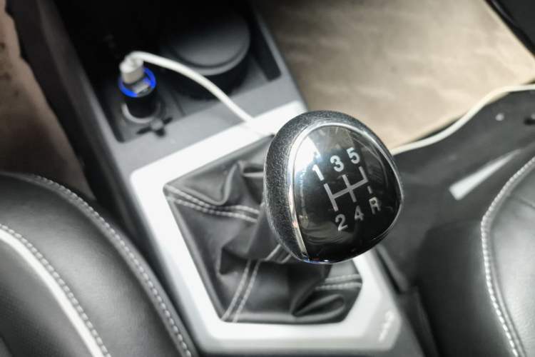 Used JAC Group Refine S2 2015 1.5L Manual Luxury Smart Model Gear Lever