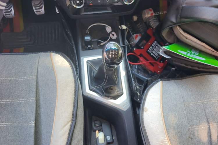 Used JAC Group Refine S2 2015 1.5L Manual Luxury Model Gear Lever