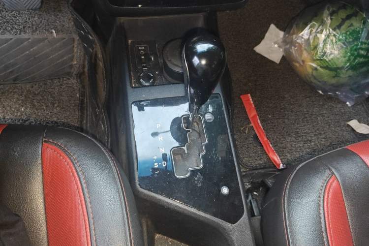 Used JAC Group Refine S2 2015 1.5L CVT Luxury Smart Version Gear Lever