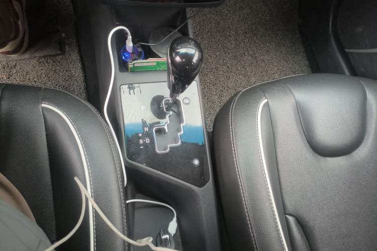 Used JAC Group Refine S2 2015 1.5L CVT Luxury Smart Version Gear Lever