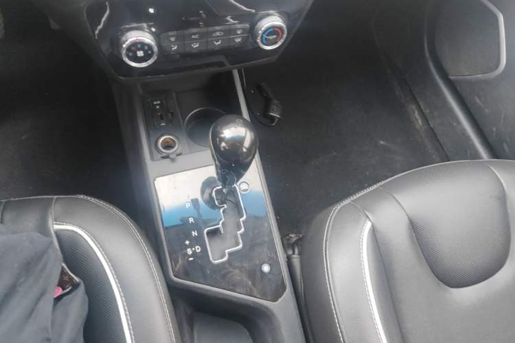 Used JAC Group Refine S2 2015 1.5L CVT Luxury Smart Version Gear Lever
