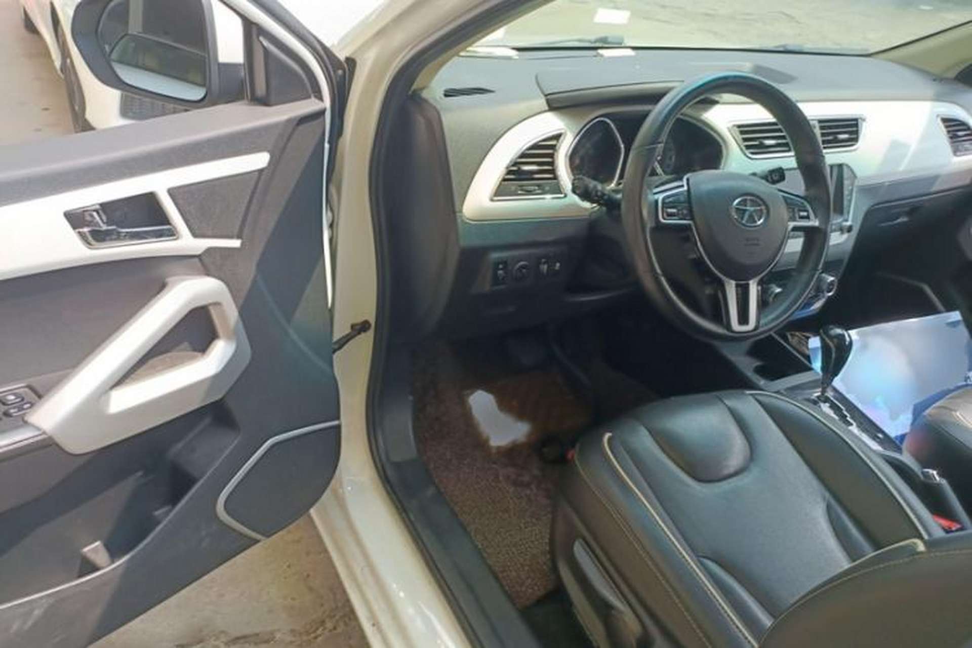 Used JAC Group Refine S2 2015 1.5L CVT Luxury Edition Interior 2