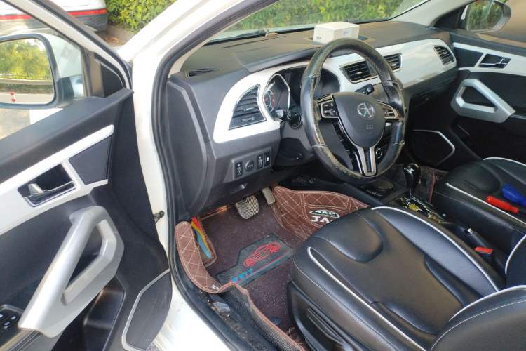 Used JAC Group Refine S2 2015 1.5L CVT Luxury Smart Version Interior 3