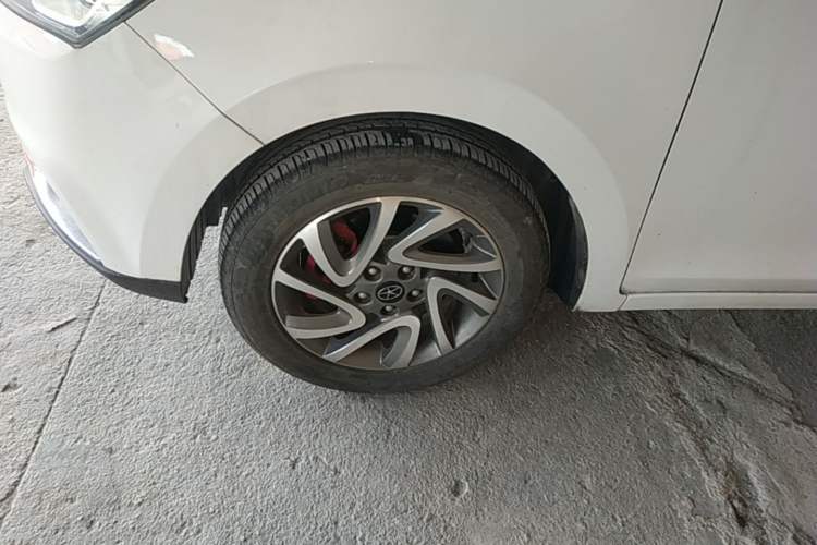 Used JAC Group Refine S2 2015 1.5L CVT Luxury Smart Version Left Front Wheel Hub