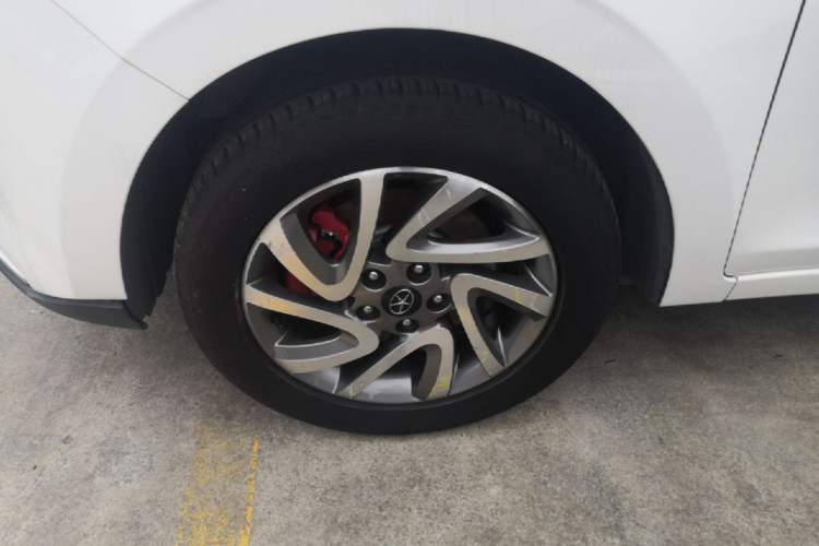 Used JAC Group Refine S2 2015 1.5L Manual Luxury Smart Model Left Front Wheel Hub