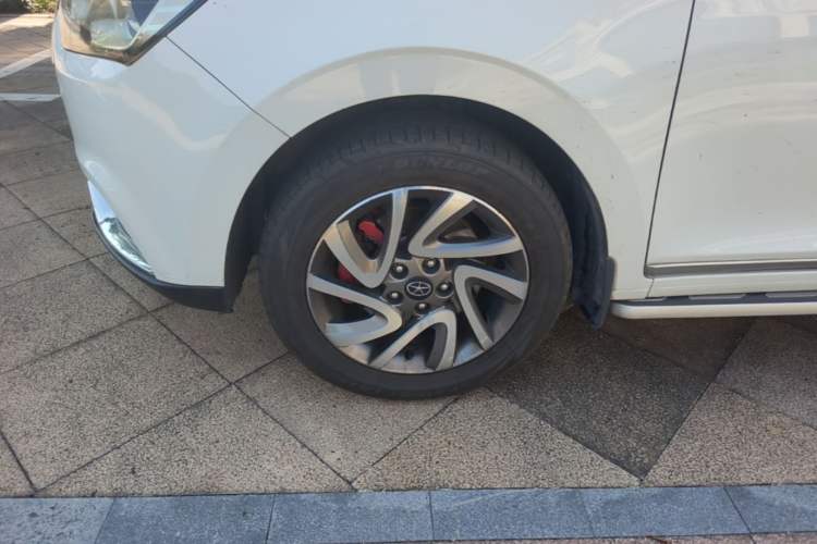 Used JAC Group Refine S2 2015 1.5L Manual Luxury Model Left Front Wheel Hub