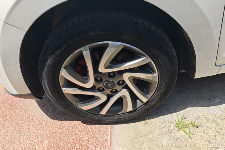Used JAC Group Refine S2 2015 1.5L CVT Luxury Smart Version Left Front Wheel Hub