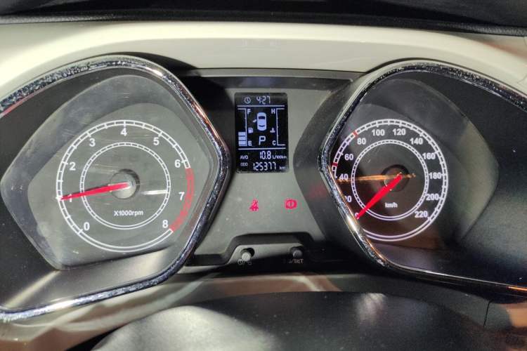 Used JAC Group Refine S2 2015 1.5L CVT Luxury Edition Odometer Close Up