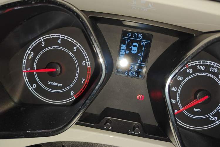 Used JAC Group Refine S2 2015 1.5L Manual Luxury Smart Model Odometer Close Up