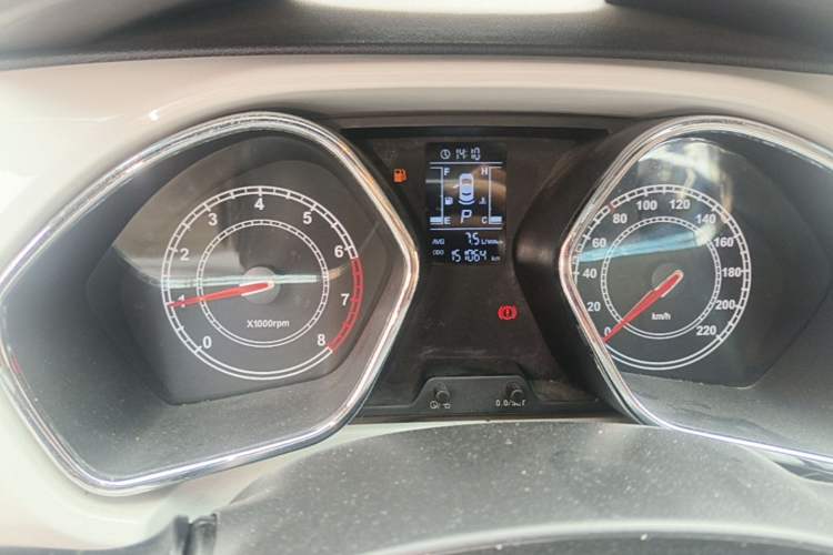 Used JAC Group Refine S2 2015 1.5L CVT Luxury Smart Version Odometer Close Up