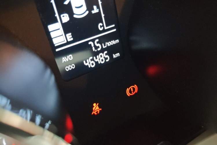 Used JAC Group Refine S2 2015 1.5L Manual Luxury Smart Model Odometer Close Up