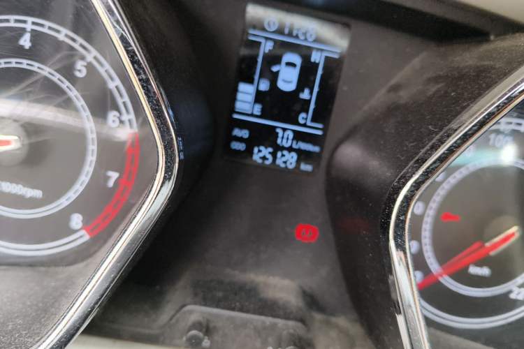 Used JAC Group Refine S2 2015 1.5L Manual Luxury Smart Model Odometer Close Up